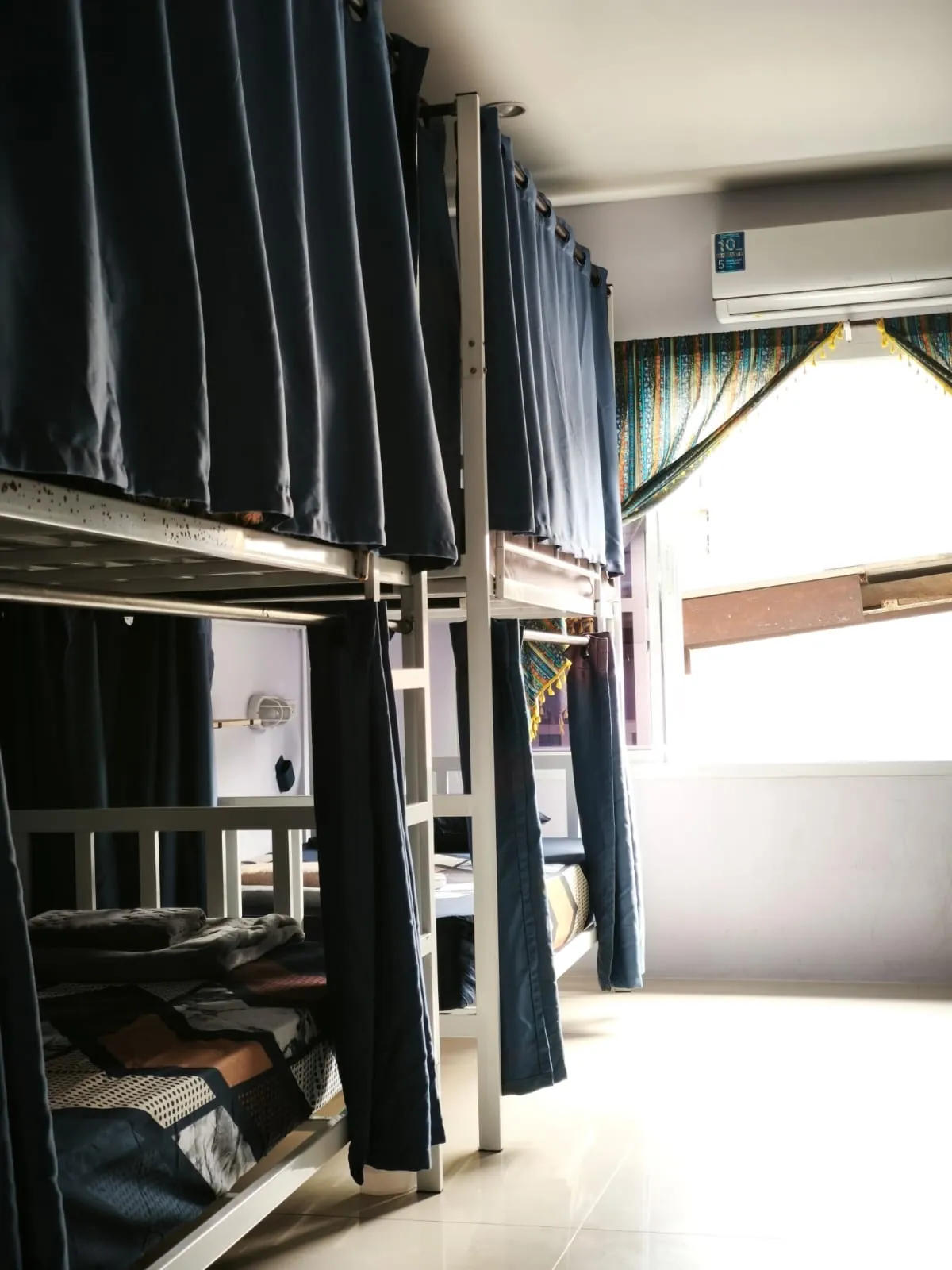 Mixed 8-bed dorm