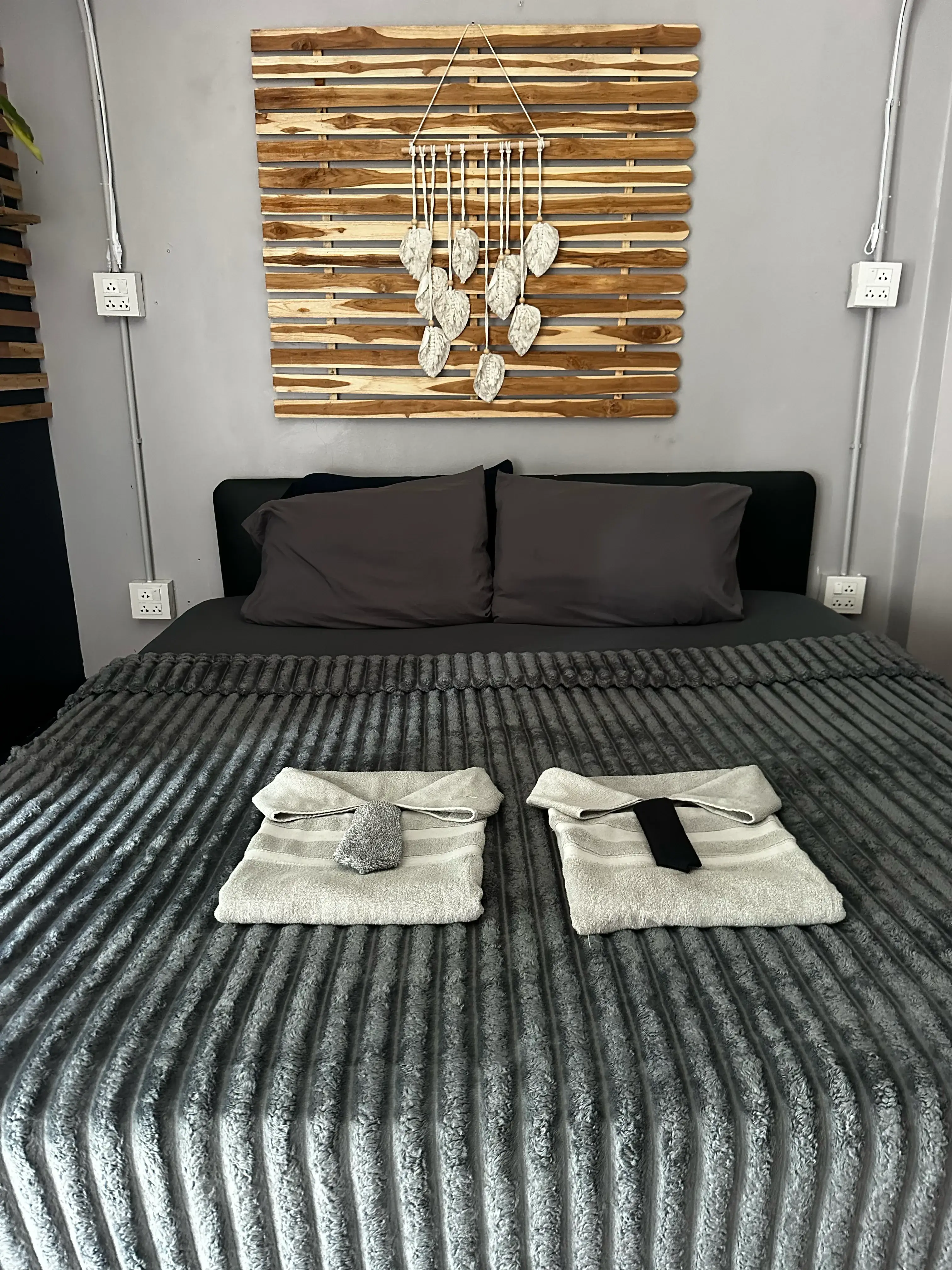 Private room with balcony — bed